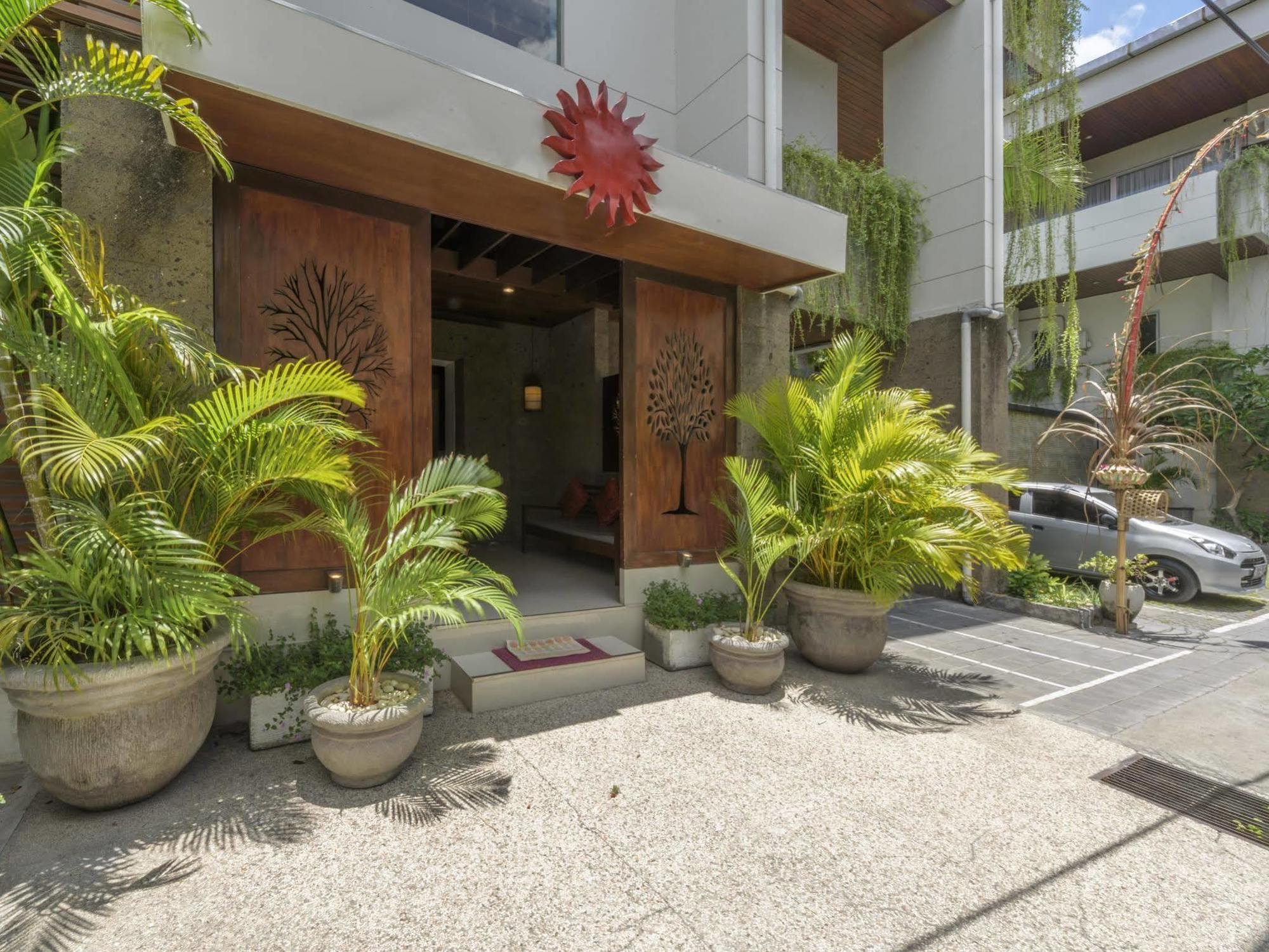 Sunset Mansion Seminyak Aparthotel Bagian luar foto