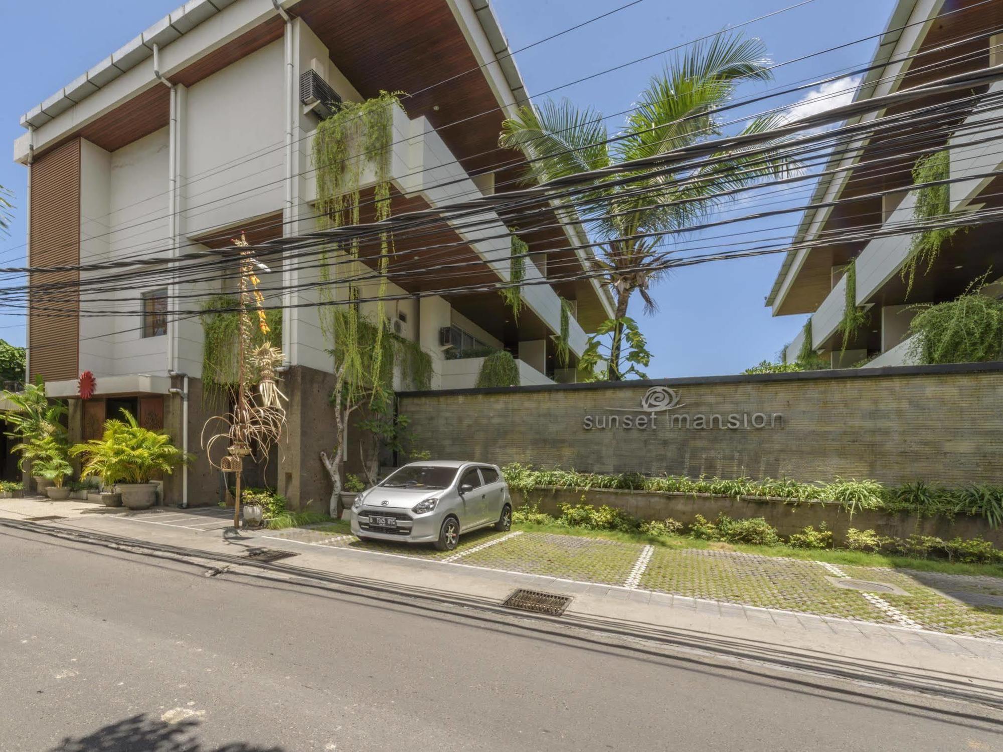 Sunset Mansion Seminyak Aparthotel Bagian luar foto