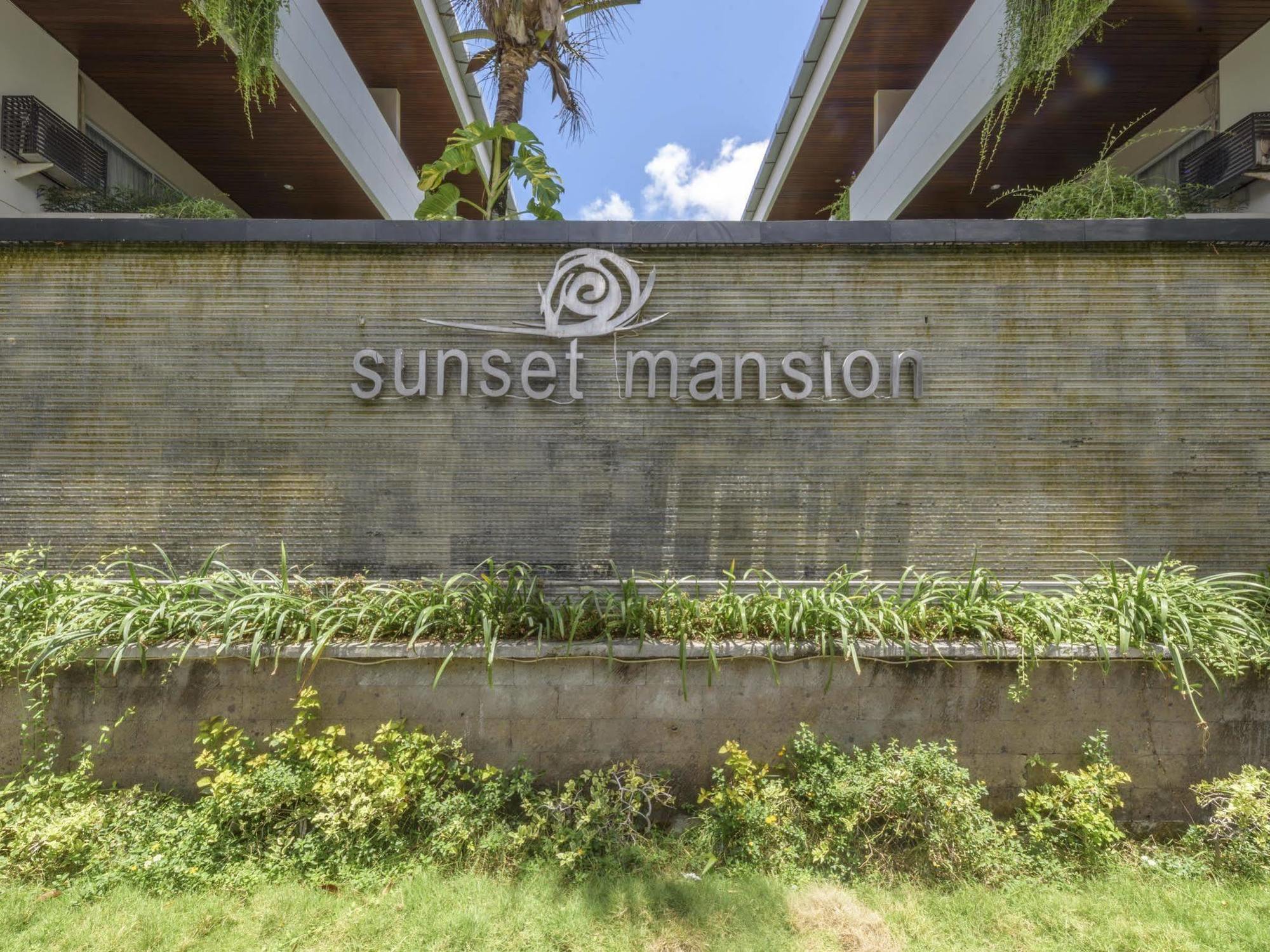 Sunset Mansion Seminyak Aparthotel Bagian luar foto